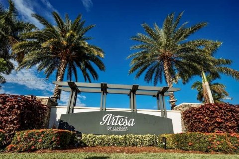 Townhouse in Homestead, Florida 2 bedrooms, 132.11 sq.m. № 1956647 - photo 14