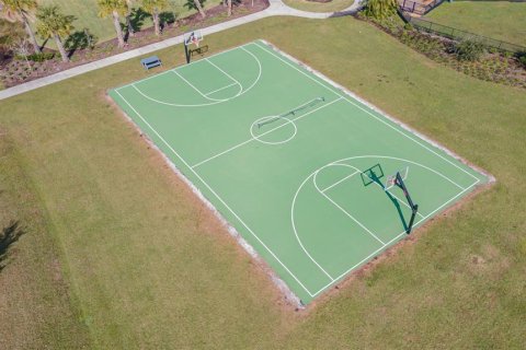 Villa ou maison à louer à Bradenton, Floride: 4 chambres, 176.51 m2 № 1838595 - photo 4