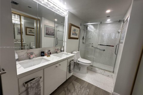 Condo in Pembroke Pines, Florida, 2 bedrooms  № 1953376 - photo 17