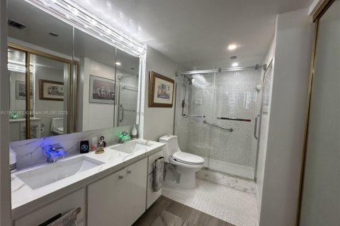 Condo in Pembroke Pines, Florida, 2 bedrooms  № 1953376 - photo 15