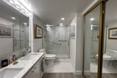 Condo in Pembroke Pines, Florida, 2 bedrooms  № 1953376 - photo 14