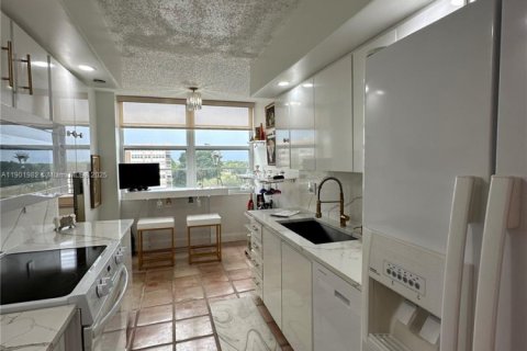 Condo in Pembroke Pines, Florida, 2 bedrooms  № 1953376 - photo 3