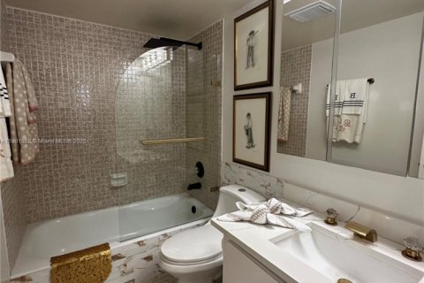 Condo in Pembroke Pines, Florida, 2 bedrooms  № 1953376 - photo 12