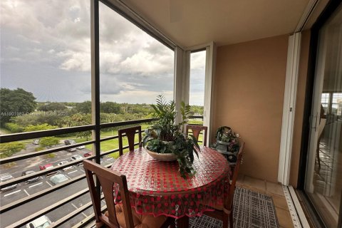 Condo in Pembroke Pines, Florida, 2 bedrooms  № 1953376 - photo 8