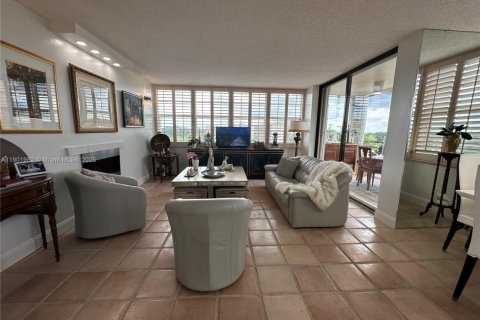 Condo in Pembroke Pines, Florida, 2 bedrooms  № 1953376 - photo 1