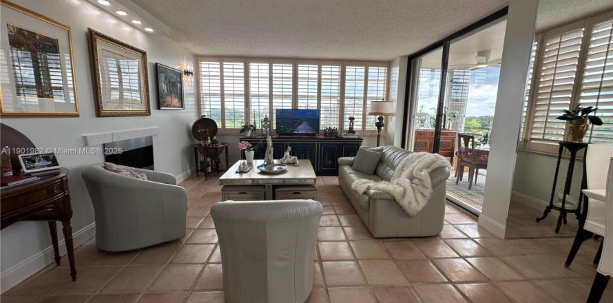 Condo in Pembroke Pines, Florida, 2 bedrooms  № 1953376
