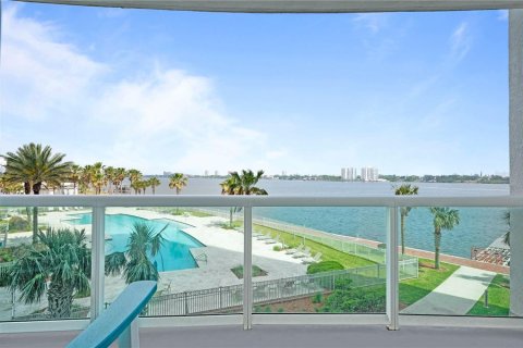 Condominio en venta en Daytona Beach, Florida, 2 dormitorios, 156.91 m2 № 1620797 - foto 1