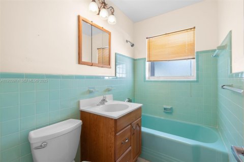 Casa en venta en Plantation, Florida, 3 dormitorios, 124.12 m2 № 1994915 - foto 13