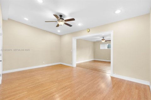 Casa en venta en Plantation, Florida, 3 dormitorios, 124.12 m2 № 1994915 - foto 10