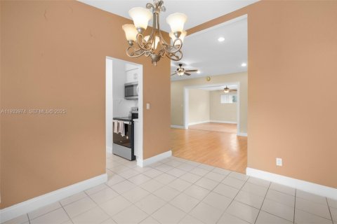 Casa en venta en Plantation, Florida, 3 dormitorios, 124.12 m2 № 1994915 - foto 11
