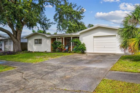 House in Clearwater, Florida 2 bedrooms, 116.5 sq.m. № 1853004 - photo 2