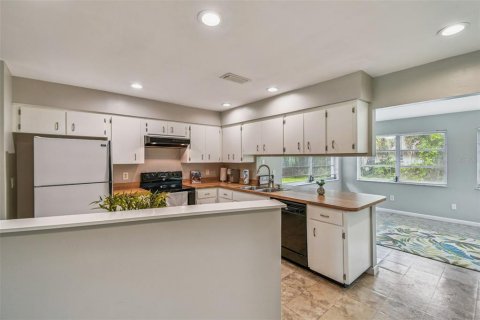 House in Clearwater, Florida 2 bedrooms, 116.5 sq.m. № 1853004 - photo 12
