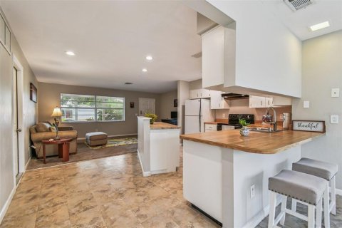 House in Clearwater, Florida 2 bedrooms, 116.5 sq.m. № 1853004 - photo 25