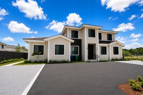 Villa ou maison à louer à Miami, Floride: 3 chambres, 133.41 m2 № 2343581 - photo 2