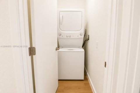 Villa ou maison à louer à Miami, Floride: 3 chambres, 133.41 m2 № 2343581 - photo 5