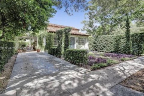 Casa en Coral Gables, Florida 6 dormitorios, 275.46 m2 № 2027324