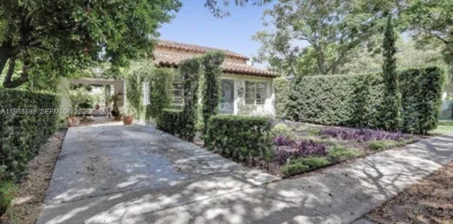 Casa en Coral Gables, Florida 6 dormitorios, 275.46 m2 № 2027324