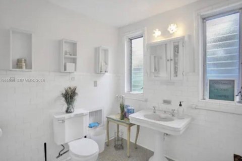 Casa en venta en Coral Gables, Florida, 6 dormitorios, 275.46 m2 № 2027324 - foto 14