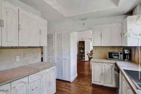 Casa en venta en Coral Gables, Florida, 6 dormitorios, 275.46 m2 № 2027324 - foto 9