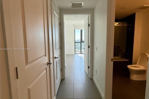Condominio en alquiler en Miami, Florida, 2 dormitorios, 98.01 m2 № 2055325 - foto 11
