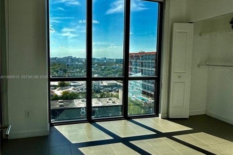 Condominio en alquiler en Miami, Florida, 2 dormitorios, 98.01 m2 № 2055325 - foto 15