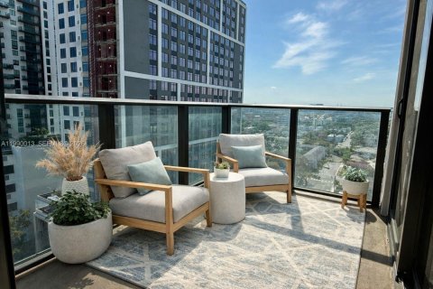 Condominio en alquiler en Miami, Florida, 2 dormitorios, 98.01 m2 № 2055325 - foto 6