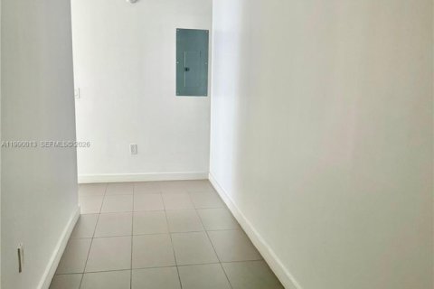 Condominio en alquiler en Miami, Florida, 2 dormitorios, 98.01 m2 № 2055325 - foto 9