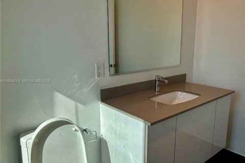 Condominio en alquiler en Miami, Florida, 2 dormitorios, 98.01 m2 № 2055325 - foto 18