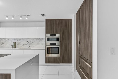 Copropriété à vendre à Miami, Floride: 3 chambres, 204.76 m2 № 1995120 - photo 12