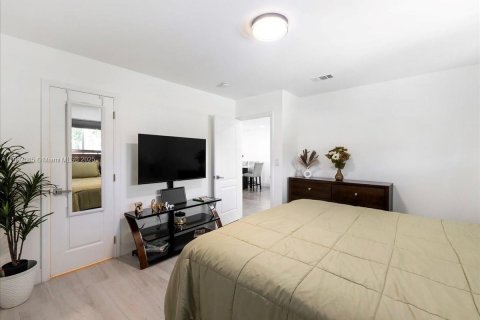 House in Cutler Bay, Florida 4 bedrooms, 149.76 sq.m. № 1954457 - photo 16