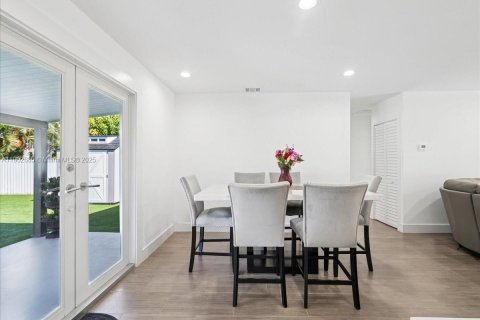 House in Cutler Bay, Florida 4 bedrooms, 149.76 sq.m. № 1954457 - photo 8