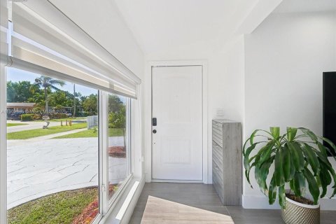 House in Cutler Bay, Florida 4 bedrooms, 149.76 sq.m. № 1954457 - photo 4