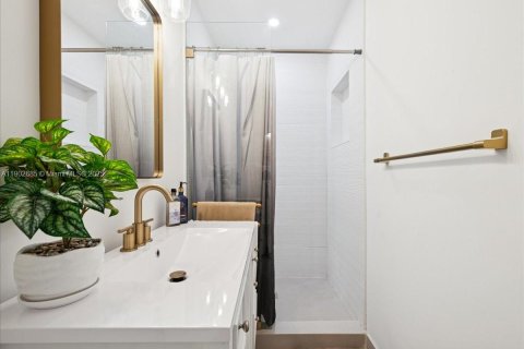 House in Cutler Bay, Florida 4 bedrooms, 149.76 sq.m. № 1954457 - photo 17