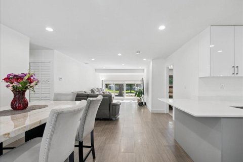 House in Cutler Bay, Florida 4 bedrooms, 149.76 sq.m. № 1954457 - photo 7