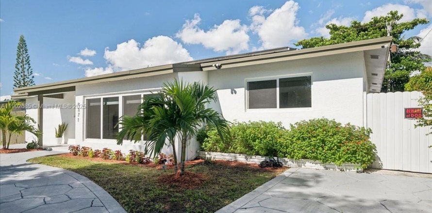 House in Cutler Bay, Florida 4 bedrooms, 149.76 sq.m. № 1954457