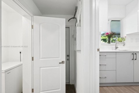 House in Cutler Bay, Florida 4 bedrooms, 149.76 sq.m. № 1954457 - photo 27