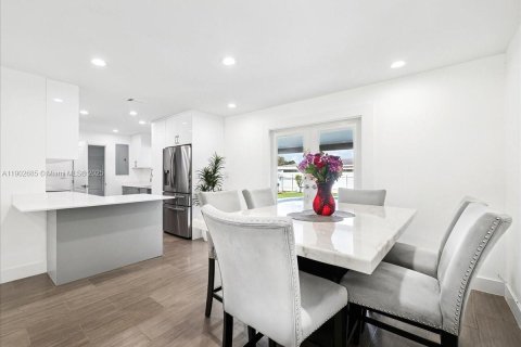 House in Cutler Bay, Florida 4 bedrooms, 149.76 sq.m. № 1954457 - photo 9