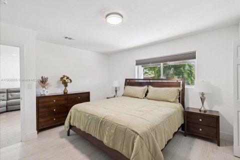 House in Cutler Bay, Florida 4 bedrooms, 149.76 sq.m. № 1954457 - photo 15