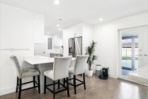 House in Cutler Bay, Florida 4 bedrooms, 149.76 sq.m. № 1954457 - photo 10