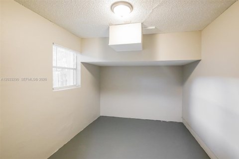 Villa ou maison à louer à North Lauderdale, Floride: 2 chambres, 78.97 m2 № 2168592 - photo 13