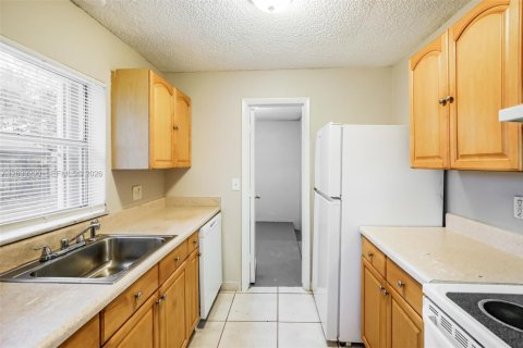 Villa ou maison à louer à North Lauderdale, Floride: 2 chambres, 78.97 m2 № 2168592 - photo 8