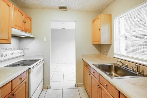 Villa ou maison à louer à North Lauderdale, Floride: 2 chambres, 78.97 m2 № 2168592 - photo 9