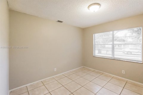 Villa ou maison à louer à North Lauderdale, Floride: 2 chambres, 78.97 m2 № 2168592 - photo 10