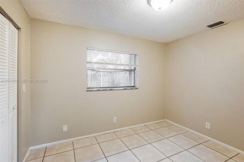 Villa ou maison à louer à North Lauderdale, Floride: 2 chambres, 78.97 m2 № 2168592 - photo 15