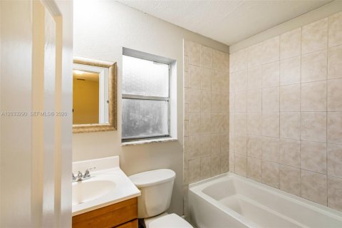 Villa ou maison à louer à North Lauderdale, Floride: 2 chambres, 78.97 m2 № 2168592 - photo 17