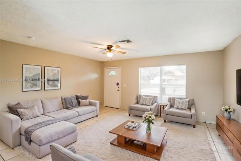 Villa ou maison à louer à North Lauderdale, Floride: 2 chambres, 78.97 m2 № 2168592 - photo 5