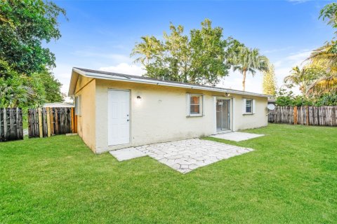 Villa ou maison à louer à North Lauderdale, Floride: 2 chambres, 78.97 m2 № 2168592 - photo 18