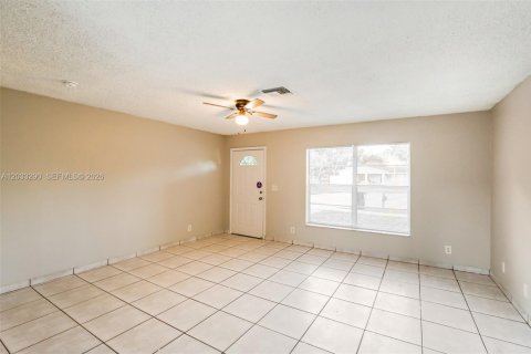 Villa ou maison à louer à North Lauderdale, Floride: 2 chambres, 78.97 m2 № 2168592 - photo 4