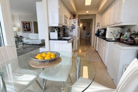 Condo in Aventura, Florida, 3 bedrooms № 2076381 - photo 18