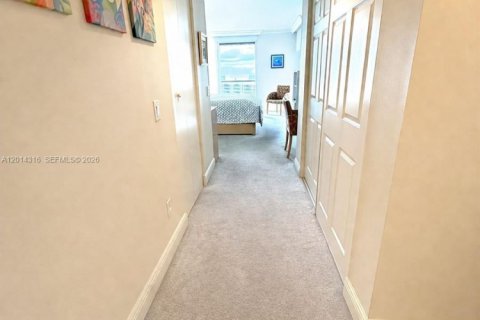 Condo in Aventura, Florida, 3 bedrooms № 2076381 - photo 8